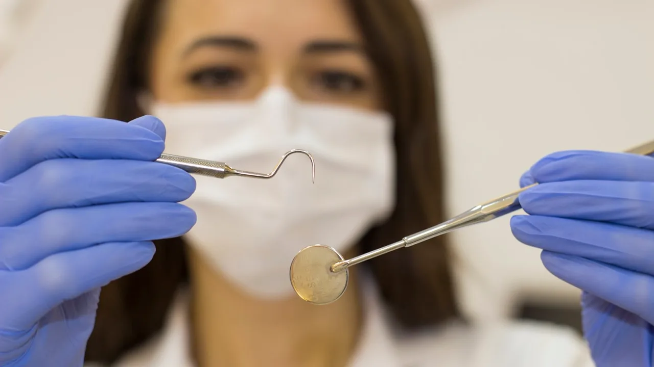 Dentes sensíveis: causas, o que evitar e tratamento definitivo